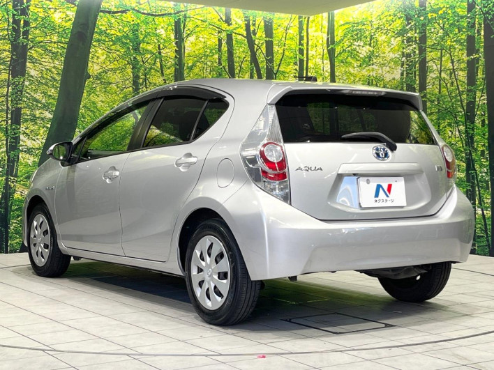 2014 Toyota Aqua DAA-NHP10 (UW-6a1a55b2af333)[10]