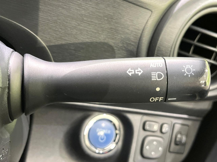 2014 Toyota Aqua DAA-NHP10 (UW-6a1a55b2af333)[27]