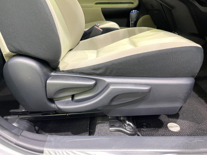 2014 Toyota Aqua DAA-NHP10 (UW-6a1a55b2af333)[21]