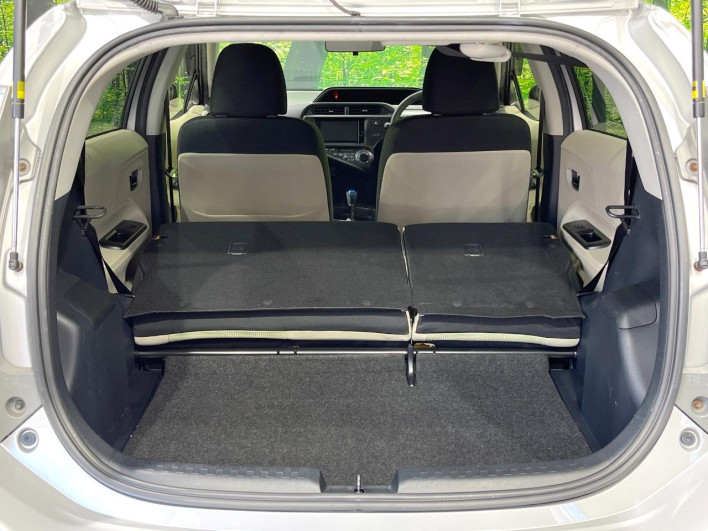 2014 Toyota Aqua DAA-NHP10 (UW-6a1a55b2af333)[13]