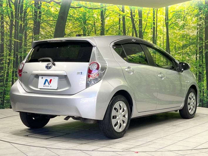2014 Toyota Aqua DAA-NHP10 (UW-6a1a55b2af333)[8]