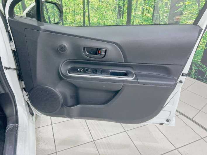 2019 Toyota Aqua DAA-NHP10 (UW-6a1a55b4dab61)[22]