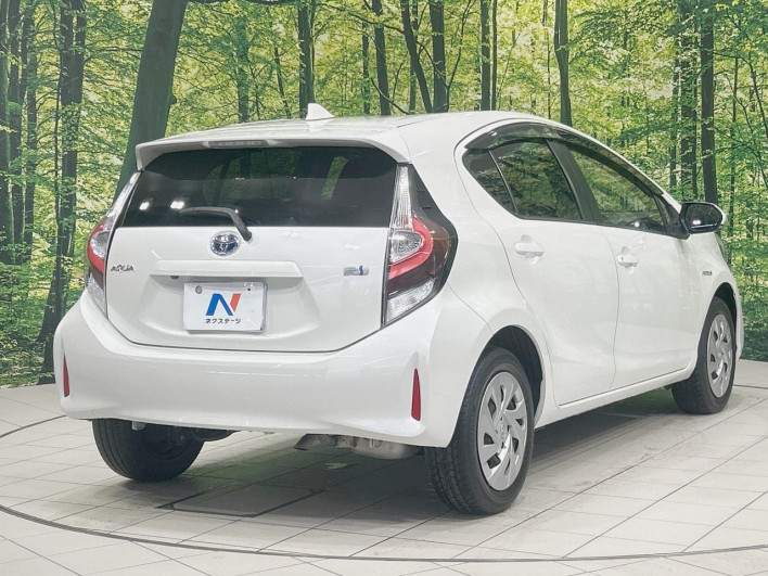 2019 Toyota Aqua DAA-NHP10 (UW-6a1a55b4dab61)[8]