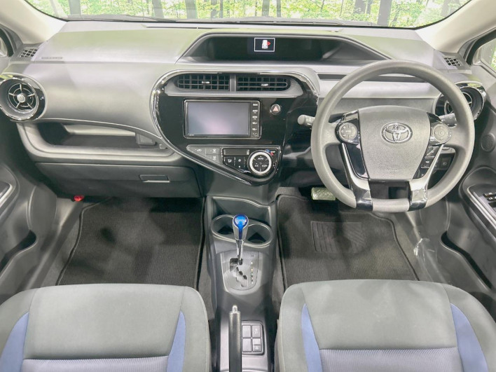 2019 Toyota Aqua DAA-NHP10 (UW-6a1a55b4dab61)[26]
