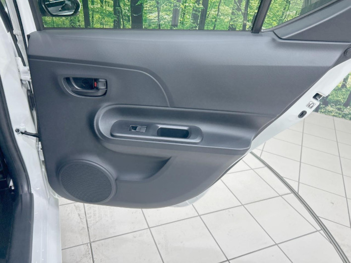 2019 Toyota Aqua DAA-NHP10 (UW-6a1a55b4dab61)[24]
