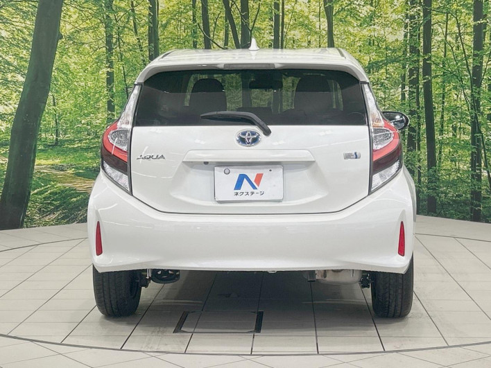 2019 Toyota Aqua DAA-NHP10 (UW-6a1a55b4dab61)[7]