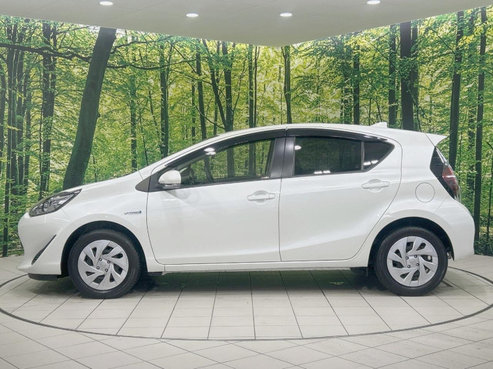 2019 Toyota Aqua DAA-NHP10 (UW-6a1a55b4dab61)[5]