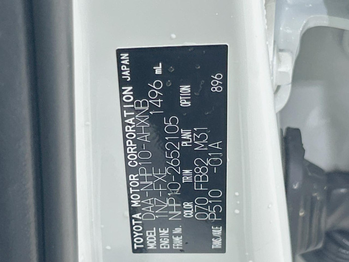 2019 Toyota Aqua DAA-NHP10 (UW-6a1a55b4dab61)[1]