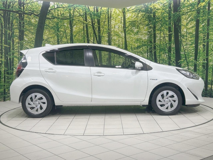 2019 Toyota Aqua DAA-NHP10 (UW-6a1a55b4dab61)[9]