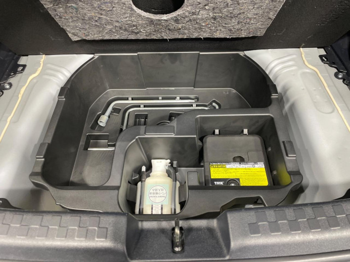 2018 Toyota Aqua DAA-NHP10 (UW-6a1a55b84adb9)[12]