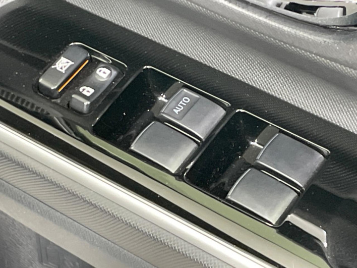 2018 Toyota Aqua DAA-NHP10 (UW-6a1a55b84adb9)[23]