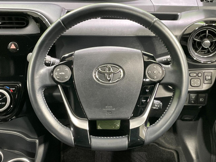 2018 Toyota Aqua DAA-NHP10 (UW-6a1a55b84adb9)[21]