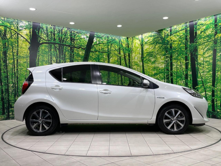 2018 Toyota Aqua DAA-NHP10 (UW-6a1a55b84adb9)[9]
