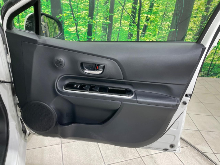 2018 Toyota Aqua DAA-NHP10 (UW-6a1a55b84adb9)[22]
