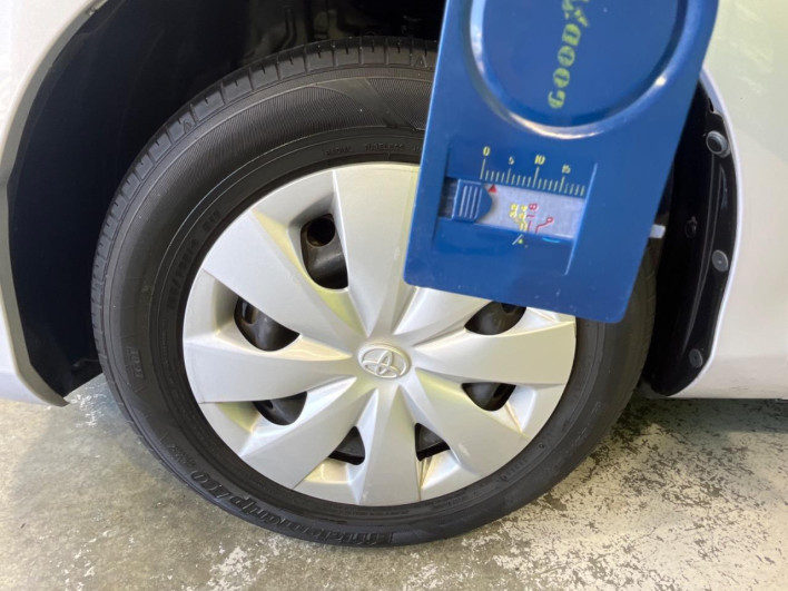 2013 Toyota Vitz DBA-NSP130 (UW-6a1a55bc79258)[28]