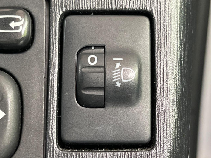 2013 Toyota Vitz DBA-NSP130 (UW-6a1a55bc79258)[18]