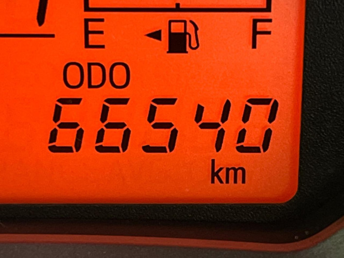 2013 Toyota Vitz DBA-NSP130 (UW-6a1a55bc79258)[2]