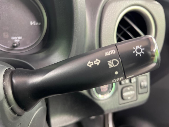 2013 Toyota Vitz DBA-NSP130 (UW-6a1a55bc79258)[5]