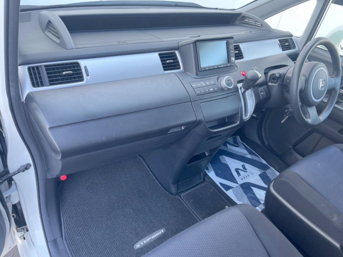 2008 Honda Step Wagon DBA-RG1 (UW-6a1a55c88cf2c)[16]