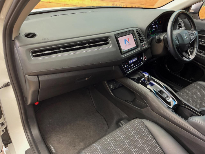 2017 Honda VEZEL DAA-RU4 (UW-6a1a55cedb4c0)[26]