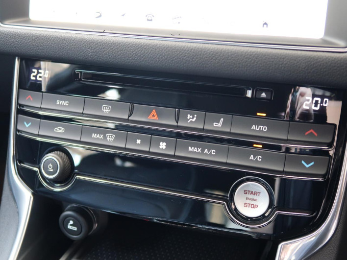 2018 Jaguar XF CBA-JB3VA (UW-6a1a55db68694)[29]