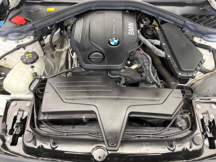 2017 BMW 1 Series LDA-1S20 (UW-6a1a55f9ab01a)[28]