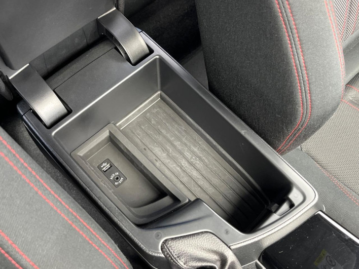 2017 BMW 1 Series LDA-1S20 (UW-6a1a55f9ab01a)[24]