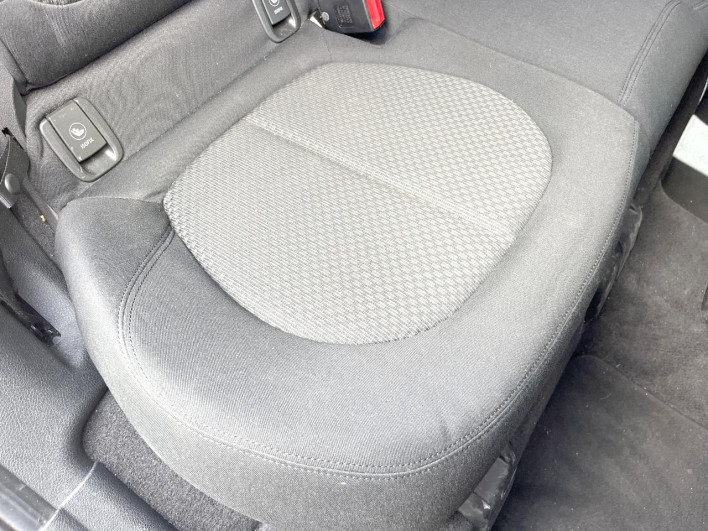 2015 BMW 2 Series DBA-2A15 (UW-6a1a55fa173ba)[19]