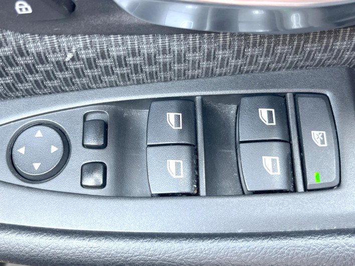 2015 BMW 2 Series DBA-2A15 (UW-6a1a55fa173ba)[26]