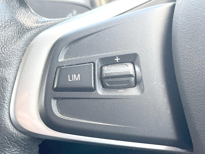 2015 BMW 2 Series DBA-2A15 (UW-6a1a55fa173ba)[29]