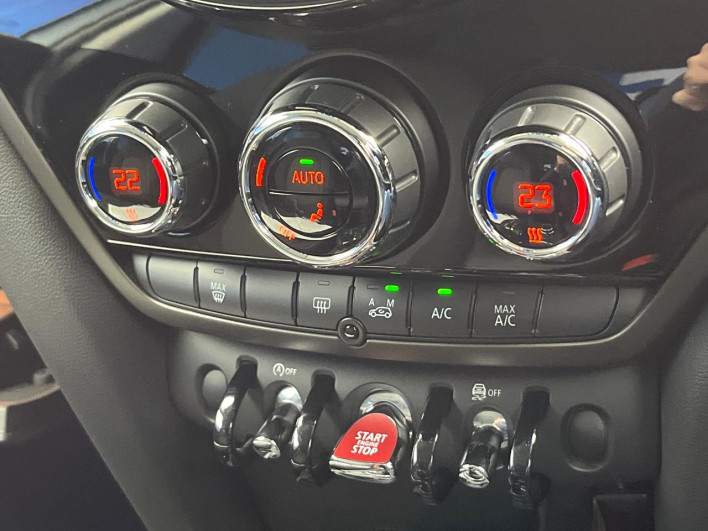 2017 Rover Mini LDA-YT20 (UW-6a1a56035c475)[15]
