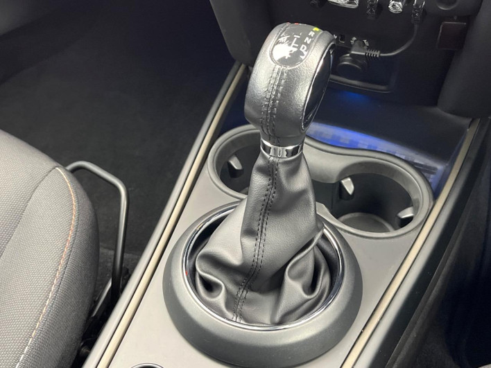 2017 Rover Mini LDA-YT20 (UW-6a1a56035c475)[20]