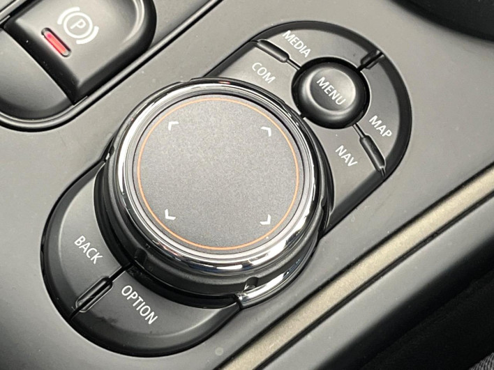 2017 Rover Mini LDA-YT20 (UW-6a1a56035c475)[21]