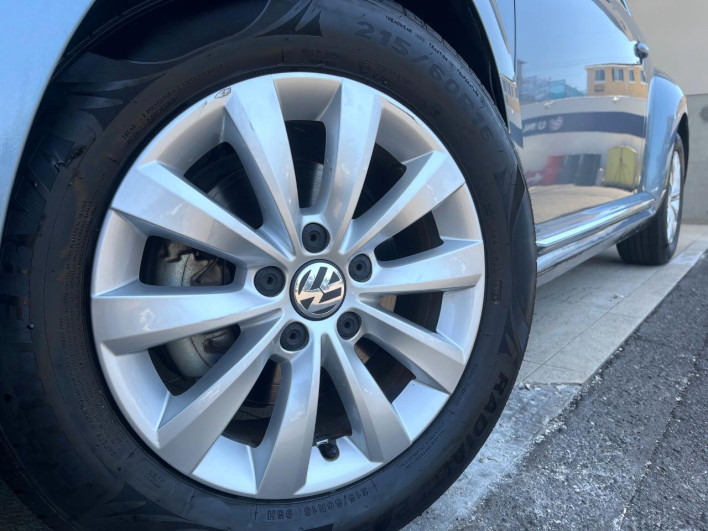 2017 Volkswagen The Beetle DBA-16CBZ (UW-6a1a560568962)[5]
