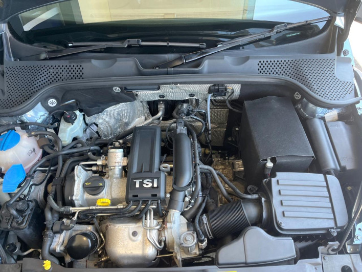 2017 Volkswagen The Beetle DBA-16CBZ (UW-6a1a560568962)[4]