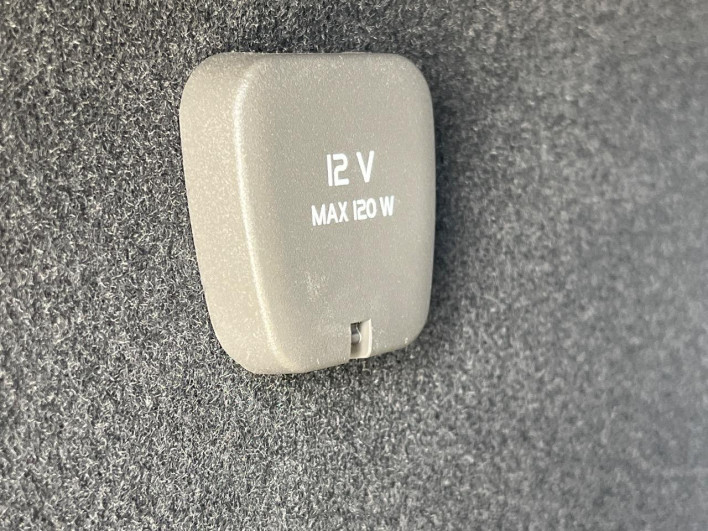 2018 Volvo V60 LDA-FD4204T (UW-6a1a56062f9cc)[21]