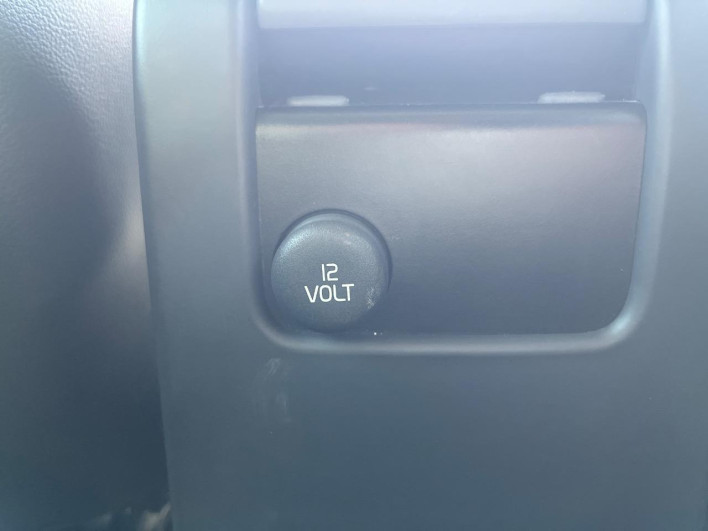 2018 Volvo V60 LDA-FD4204T (UW-6a1a56062f9cc)[26]