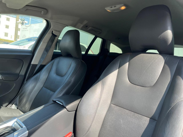 2018 Volvo V60 LDA-FD4204T (UW-6a1a56062f9cc)[16]