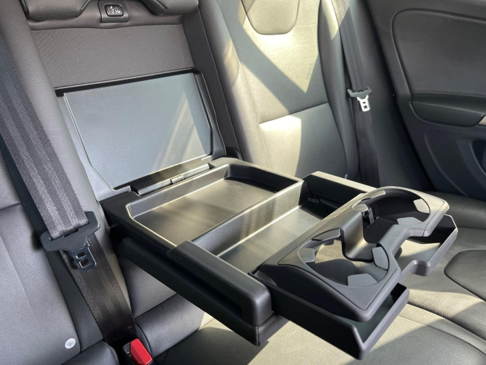 2018 Volvo V60 LDA-FD4204T (UW-6a1a56062f9cc)[27]