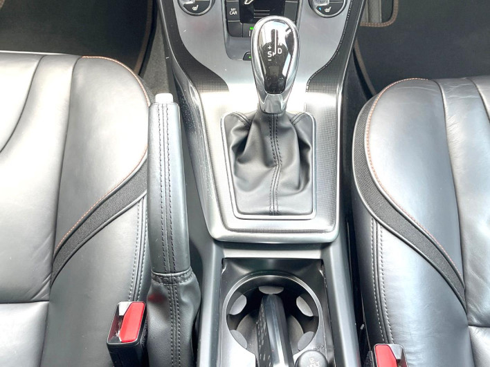 2015 Volvo V40 DBA-MB4164T (UW-6a1a56068fac9)[29]