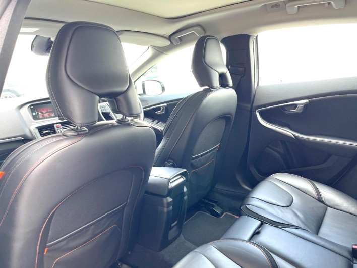 2015 Volvo V40 DBA-MB4164T (UW-6a1a56068fac9)[26]