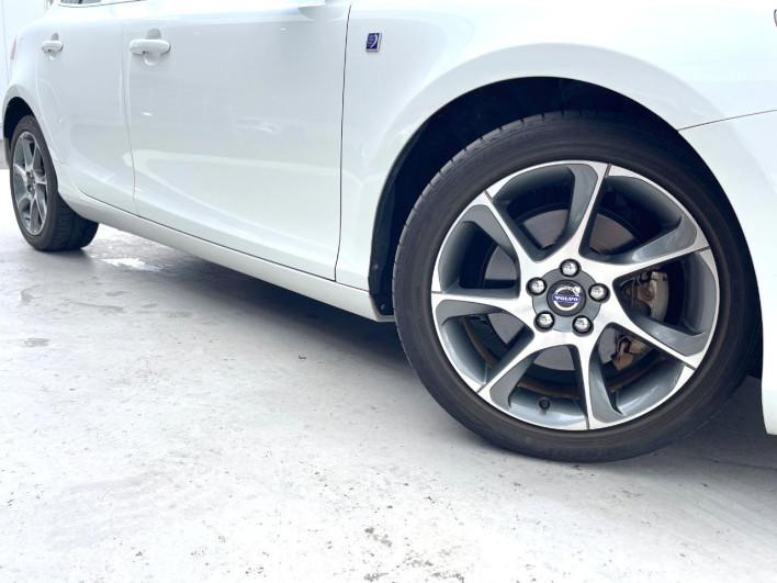 2015 Volvo V40 DBA-MB4164T (UW-6a1a56068fac9)[14]