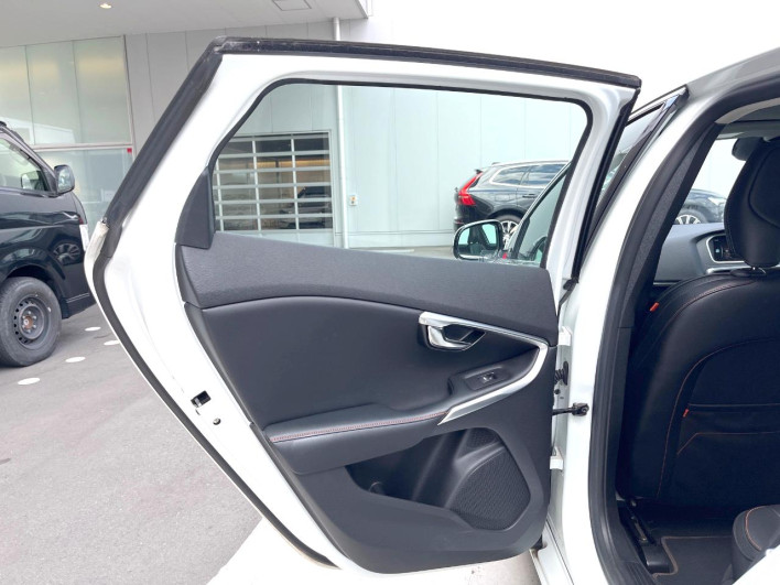 2015 Volvo V40 DBA-MB4164T (UW-6a1a56068fac9)[27]