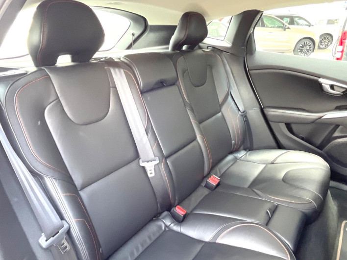 2015 Volvo V40 DBA-MB4164T (UW-6a1a56068fac9)[24]