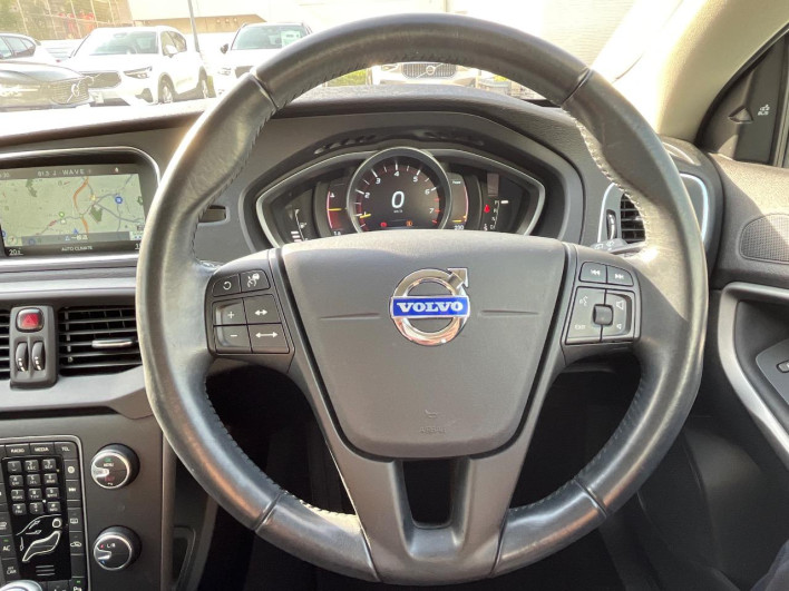 2015 Volvo V40 DBA-MB4164T (UW-6a1a56069600c)[24]