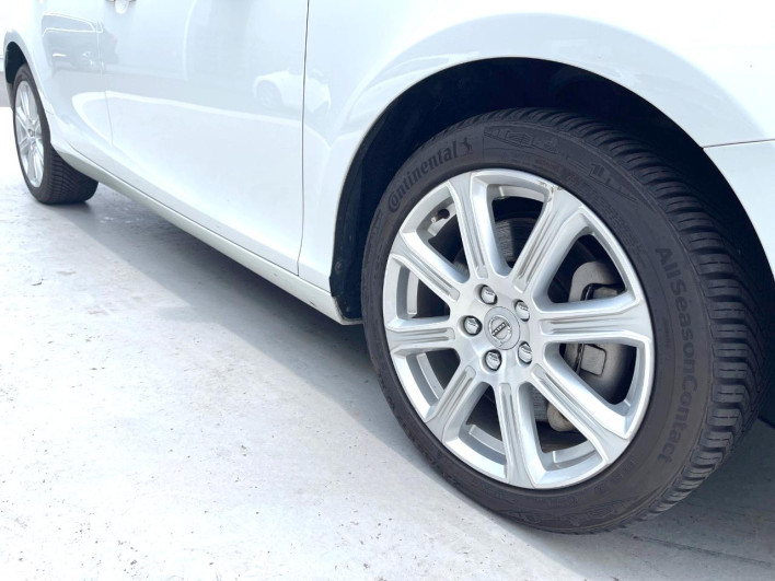 2019 Volvo V40 LDA-MD4204T (UW-6a1a56079d811)[14]