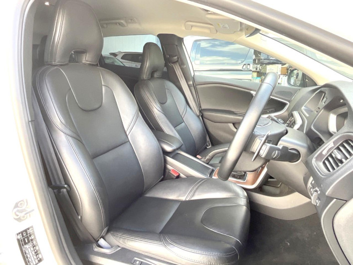2019 Volvo V40 LDA-MD4204T (UW-6a1a56079d811)[22]