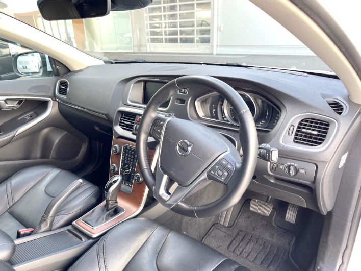 2019 Volvo V40 LDA-MD4204T (UW-6a1a56079d811)[21]
