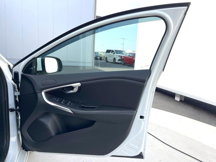 2019 Volvo V40 LDA-MD4204T (UW-6a1a56079d811)[16]