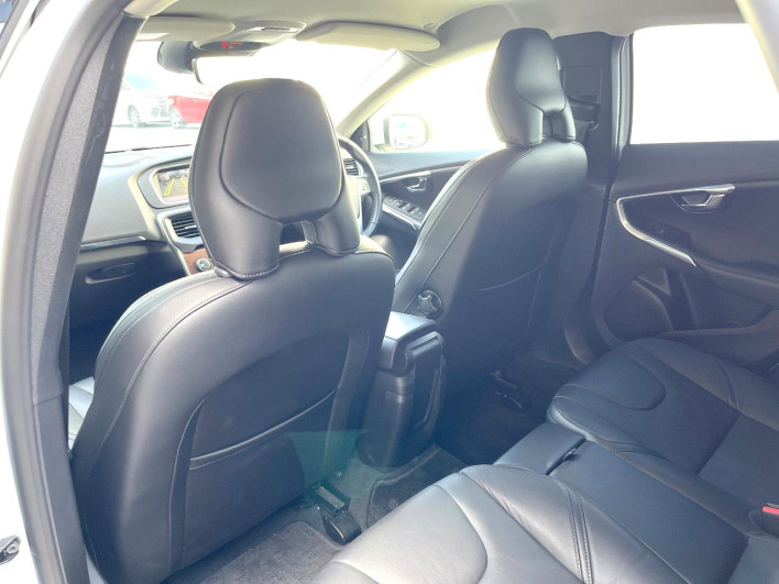 2019 Volvo V40 LDA-MD4204T (UW-6a1a56079d811)[29]